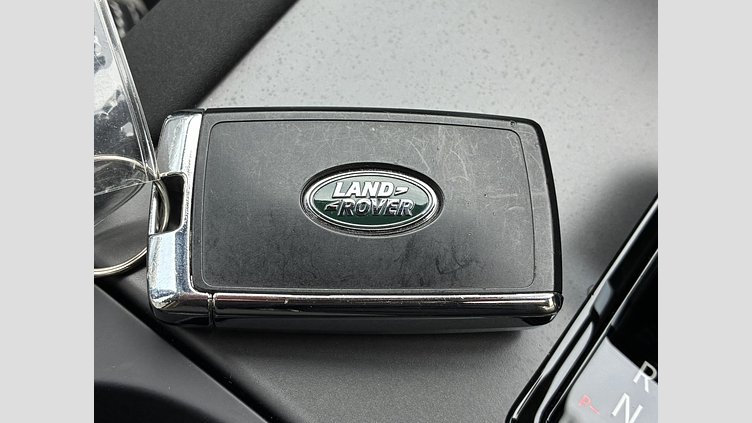 2024 認定中古車 Land Rover Discovery Sport サントリーニブラック プラグインハイブリッド（ガソリン） 標準ホイール Dynamic HSE
