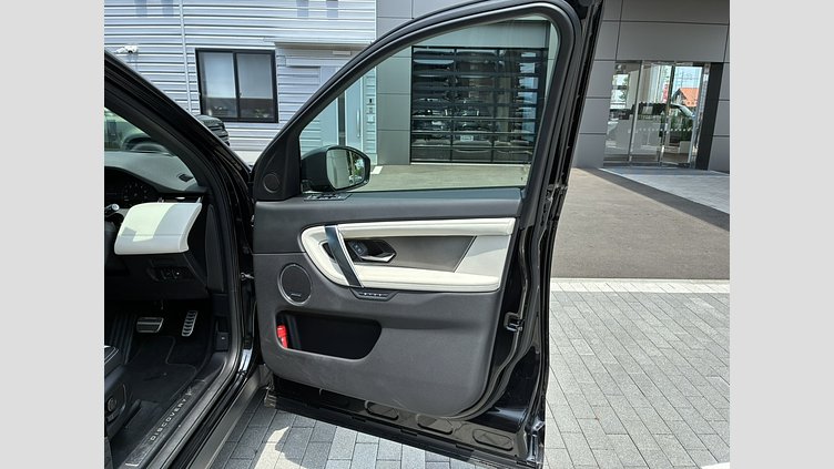 2024 認定中古車 Land Rover Discovery Sport サントリーニブラック プラグインハイブリッド（ガソリン） 標準ホイール Dynamic HSE