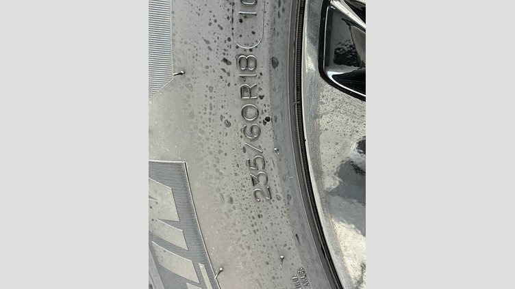 2024 認定中古車 Land Rover Discovery Sport サントリーニブラック プラグインハイブリッド（ガソリン） 標準ホイール Dynamic HSE