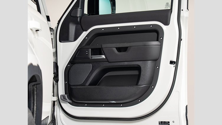 2023 認定中古車 Land Rover Defender 110 フジホワイト D300 AWD（AT） S