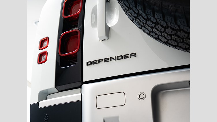 2023 認定中古車 Land Rover Defender 110 フジホワイト D300 AWD（AT） S