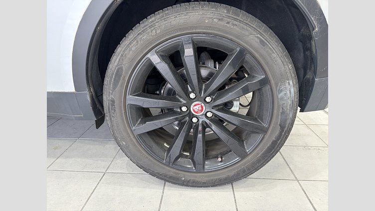 2020 認定中古車 Jaguar E-Pace インダスシルバー D180 オートマチック全輪駆動 S　D180 