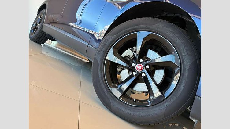 2018 認定中古車 Jaguar F-Pace Loire Blue 2.0 litre i4D Diesel プレステージ2.0L D180