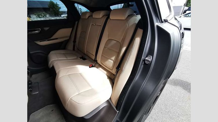 2018 認定中古車 Jaguar F-Pace Loire Blue 2.0 litre i4D Diesel プレステージ2.0L D180