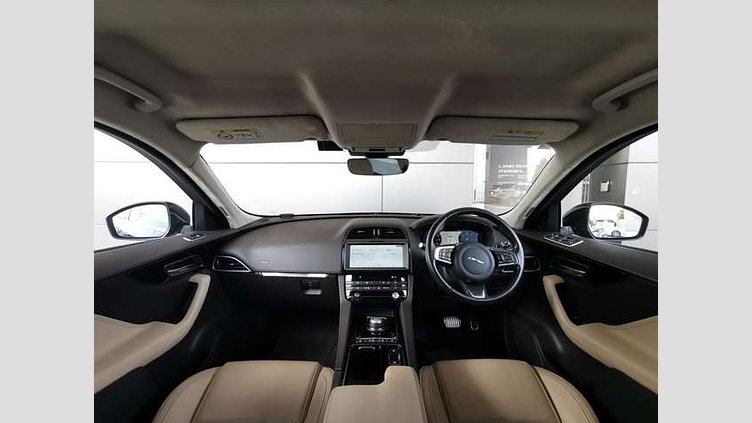 2018 認定中古車 Jaguar F-Pace Loire Blue 2.0 litre i4D Diesel プレステージ2.0L D180