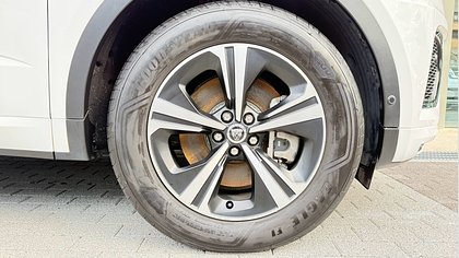 E-Pace 8
