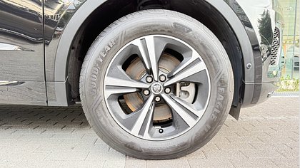 E-Pace 8
