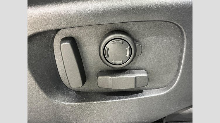 2024 認定中古車 Land Rover Discovery Sport フジホワイト プラグインハイブリッド（ガソリン） 標準ホイール Dynamic HSE