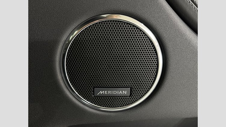 2024 認定中古車 Land Rover Discovery Sport フジホワイト プラグインハイブリッド（ガソリン） 標準ホイール Dynamic HSE
