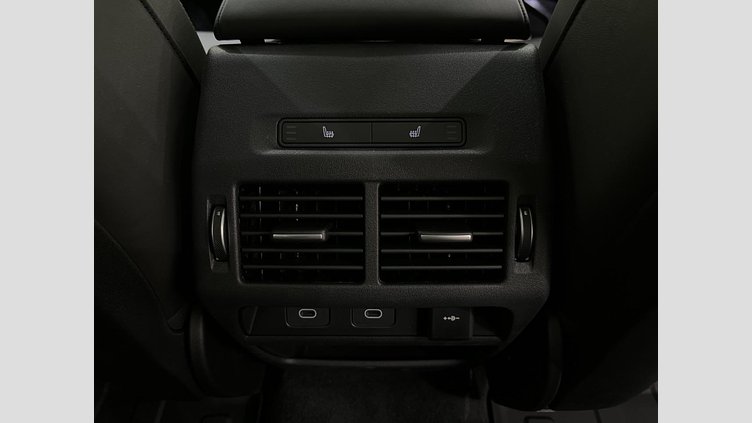 2024 認定中古車 Land Rover Discovery Sport フジホワイト プラグインハイブリッド（ガソリン） 標準ホイール Dynamic HSE