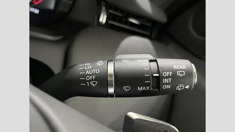 2024 認定中古車 Land Rover Discovery Sport フジホワイト プラグインハイブリッド（ガソリン） 標準ホイール Dynamic HSE