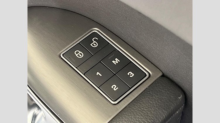 2017 認定中古車 Land Rover Range Rover Sport Fuji White 3.0 V6 Dsl Mono Turbo Std Flow SE