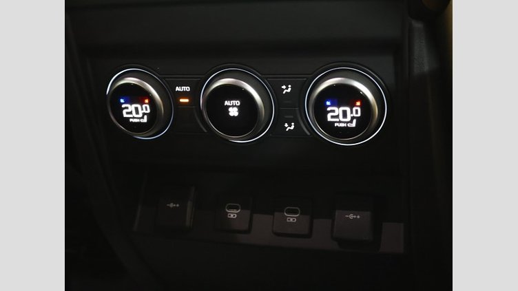 2021 認定中古車 Land Rover Defender 110 ゴンドワナストーン D300 AWD（AT） X
