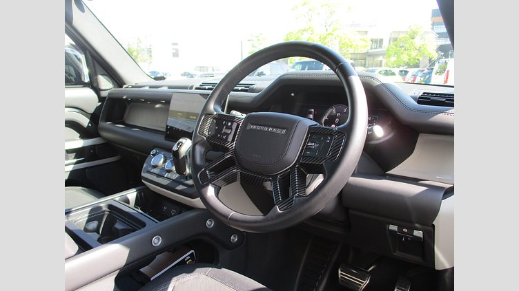 2023 認定中古車 Land Rover Defender 110 サントリーニブラック D300 AWD（AT） X-DYNAMIC HSE