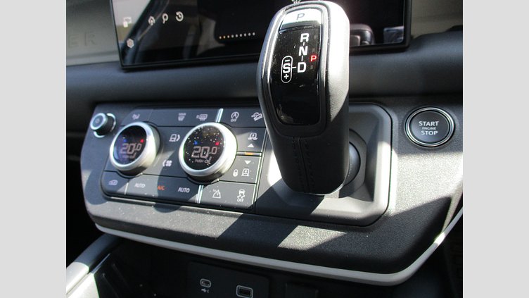 2023 認定中古車 Land Rover Defender 110 サントリーニブラック D300 AWD（AT） X-DYNAMIC HSE