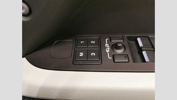 2023 認定中古車 Land Rover Defender 110 Santorini Black D300 AWD（AT） X-DYNAMIC SE
