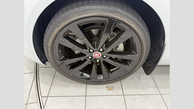 2018 認定中古車 Jaguar XF Yulong White 2.0PET スポーツブレイク　P250