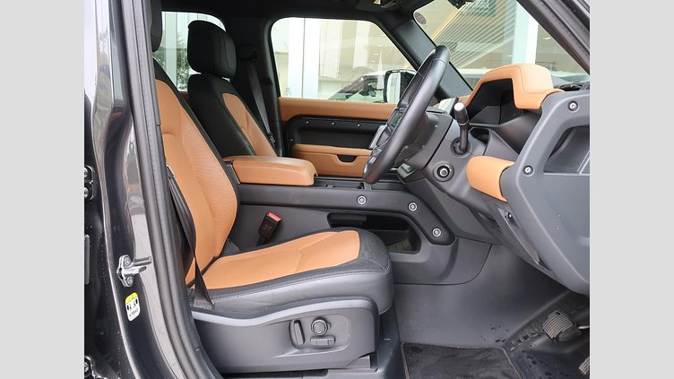 2023 認定中古車 Land Rover Defender 110 Carpathian Grey 3.0 litre i6D​ ダイナミックＨＳＥ Ｄ３００ エアサスペンション装着車