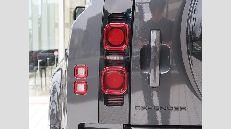 2023 認定中古車 Land Rover Defender 110 Carpathian Grey 3.0 litre i6D​ ダイナミックＨＳＥ Ｄ３００ エアサスペンション装着車