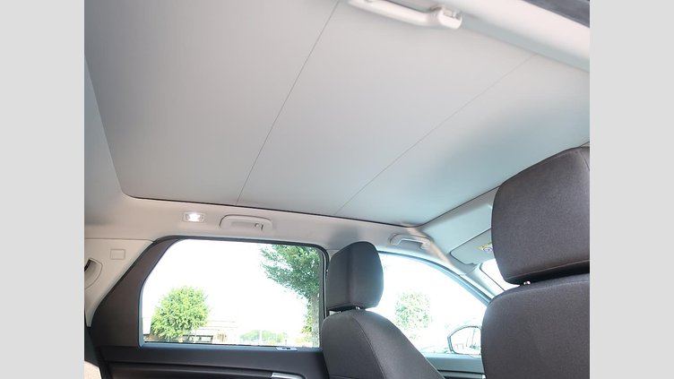 2018 認定中古車 Land Rover Discovery Sport Fuji White 2.0 litre i4D Diesel ＳＥ