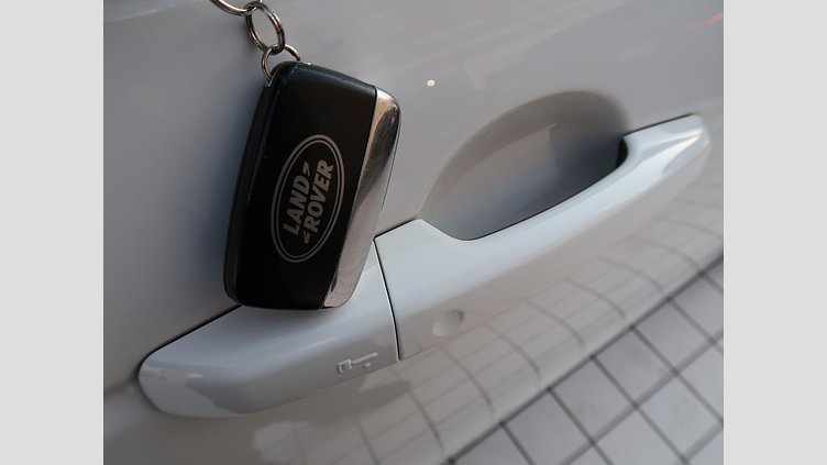 2018 認定中古車 Land Rover Discovery Sport Fuji White 2.0 litre i4D Diesel ＳＥ