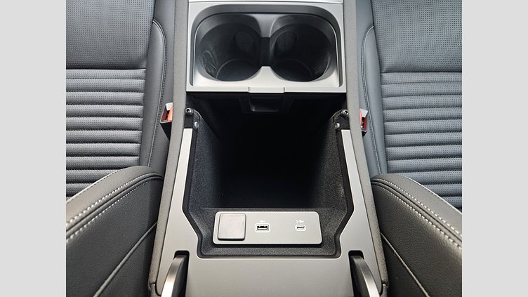 2024 認定中古車 Land Rover Discovery Sport サントリーニブラック D200マイルドハイブリッド（ディーゼル） 標準ホイール Dynamic SE