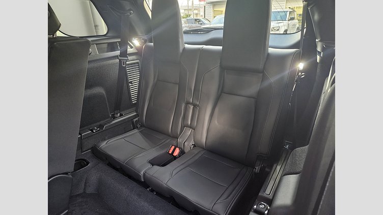 2024 認定中古車 Land Rover Discovery Sport サントリーニブラック D200マイルドハイブリッド（ディーゼル） 標準ホイール Dynamic SE