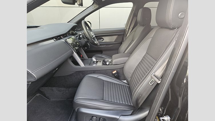 2024 認定中古車 Land Rover Discovery Sport サントリーニブラック D200マイルドハイブリッド（ディーゼル） 標準ホイール Dynamic SE