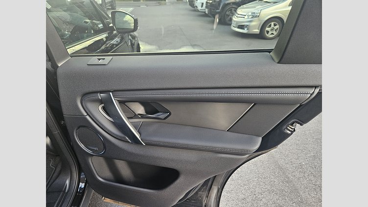 2024 認定中古車 Land Rover Discovery Sport サントリーニブラック D200マイルドハイブリッド（ディーゼル） 標準ホイール Dynamic SE