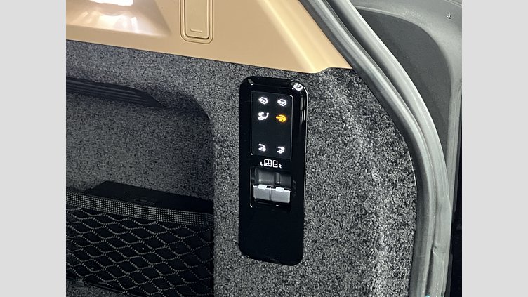 2023 認定中古車 Land Rover Range Rover Icy White in Gloss finish P530 AWD（AT） スタンダードホイールベース AUTOBIOGRAPHY