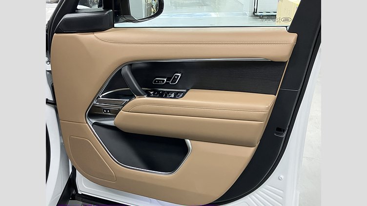 2023 認定中古車 Land Rover Range Rover Icy White in Gloss finish P530 AWD（AT） スタンダードホイールベース AUTOBIOGRAPHY