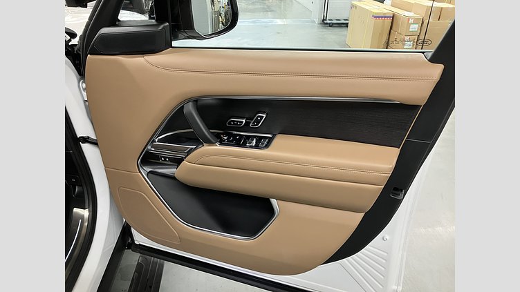 2023 認定中古車 Land Rover Range Rover Icy White in Gloss finish P530 AWD（AT） スタンダードホイールベース AUTOBIOGRAPHY