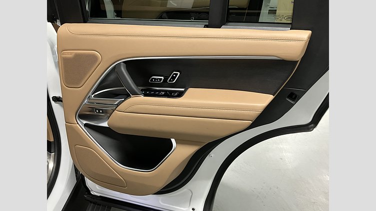 2023 認定中古車 Land Rover Range Rover Icy White in Gloss finish P530 AWD（AT） スタンダードホイールベース AUTOBIOGRAPHY
