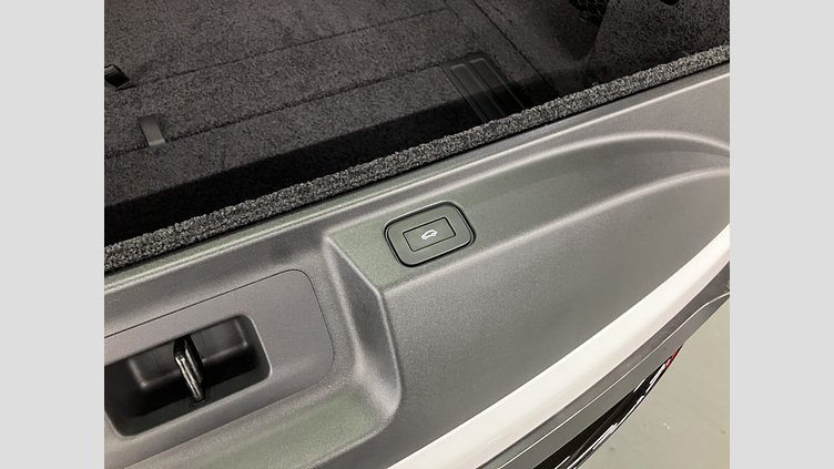 2023 認定中古車 Land Rover Range Rover Icy White in Gloss finish P530 AWD（AT） スタンダードホイールベース AUTOBIOGRAPHY