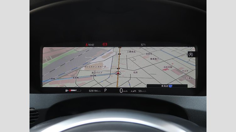 2018 認定中古車 Jaguar F-Pace Silicon Silver 2.0L I4 Pet Mid DOHC AJ200 Ｒ－スポーツ