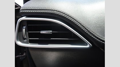 F-Pace 7