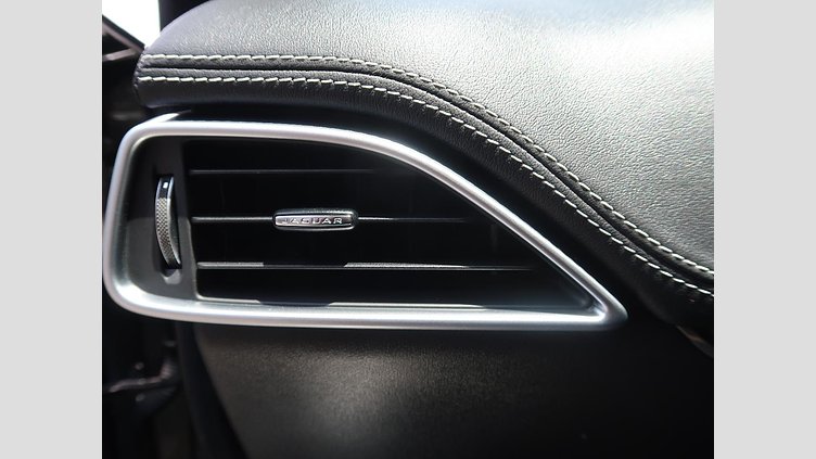 2018 認定中古車 Jaguar F-Pace Silicon Silver 2.0L I4 Pet Mid DOHC AJ200 Ｒ－スポーツ