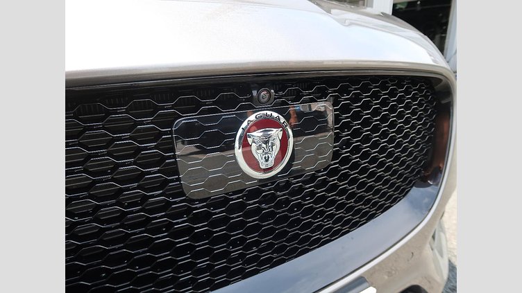 2018 認定中古車 Jaguar F-Pace Silicon Silver 2.0L I4 Pet Mid DOHC AJ200 Ｒ－スポーツ