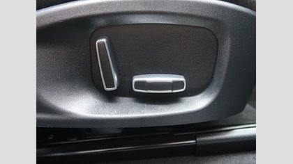 F-Pace 8