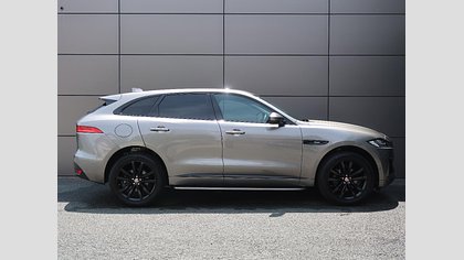 F-Pace 44
