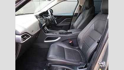 F-Pace 51