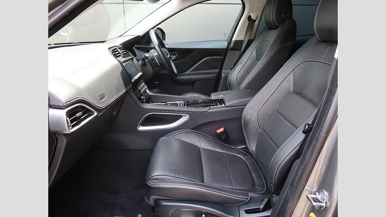 2018 認定中古車 Jaguar F-Pace Silicon Silver 2.0L I4 Pet Mid DOHC AJ200 Ｒ－スポーツ