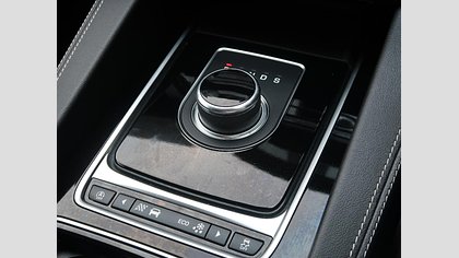 F-Pace 56