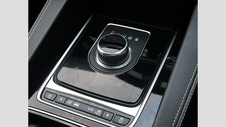 2018 認定中古車 Jaguar F-Pace Silicon Silver 2.0L I4 Pet Mid DOHC AJ200 Ｒ－スポーツ