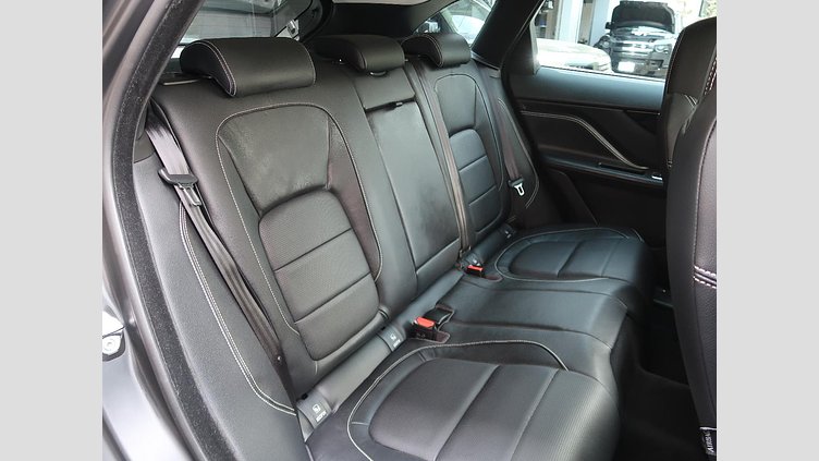 2018 認定中古車 Jaguar F-Pace Silicon Silver 2.0L I4 Pet Mid DOHC AJ200 Ｒ－スポーツ