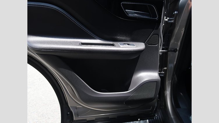2018 認定中古車 Jaguar F-Pace Silicon Silver 2.0L I4 Pet Mid DOHC AJ200 Ｒ－スポーツ