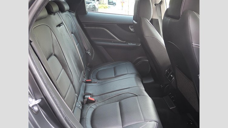 2018 認定中古車 Jaguar F-Pace Silicon Silver 2.0L I4 Pet Mid DOHC AJ200 Ｒ－スポーツ