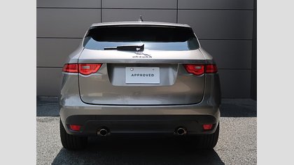 F-Pace 74