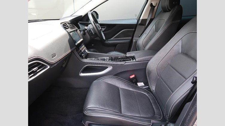 2018 認定中古車 Jaguar F-Pace Silicon Silver 2.0L I4 Pet Mid DOHC AJ200 Ｒ－スポーツ