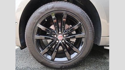 F-Pace 10